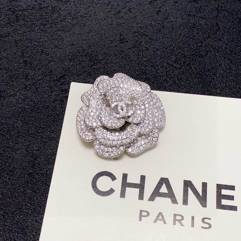 Chanel Brooch 05yxs79